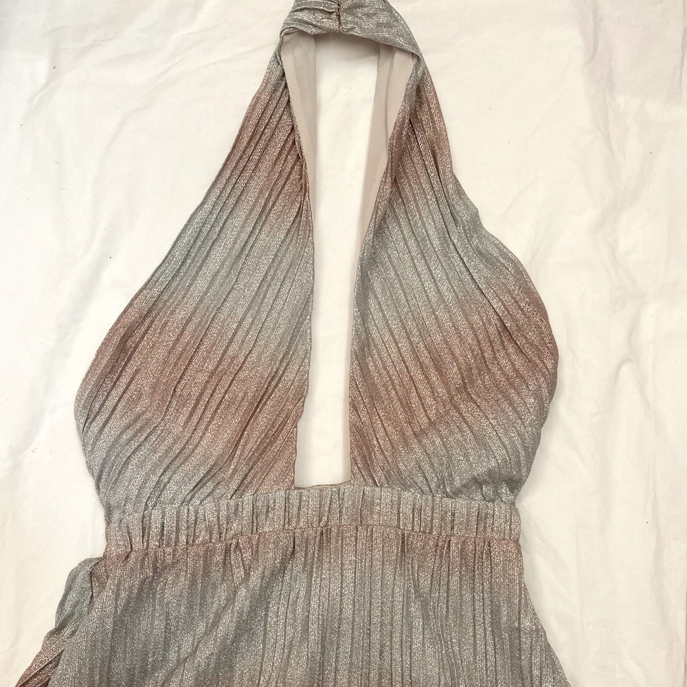 NWT 🏷 sparkly cleavage-baring Revolve minidress